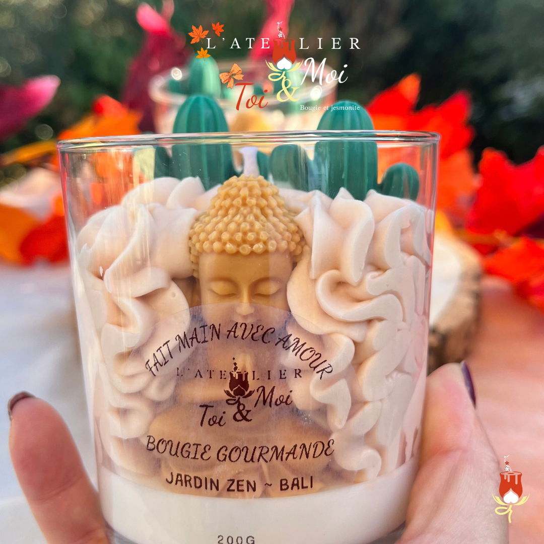 Bougie gourmande Jardin zen, au parfum relaxant Bali vu dans les détails